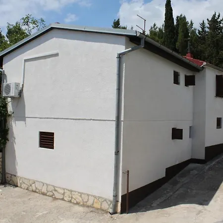 6585b Apartment