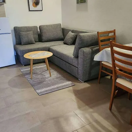 Apartment 6585b