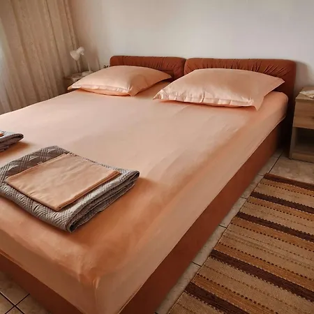 6585b Apartment *